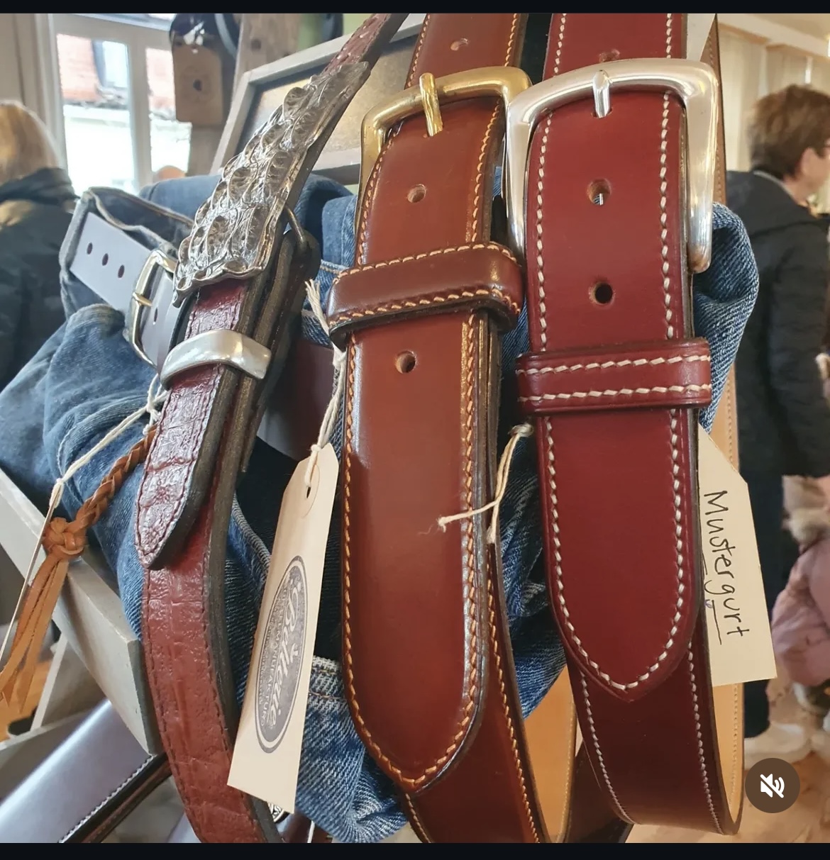 Handgefertigte Ledergürtel mit Schnallen